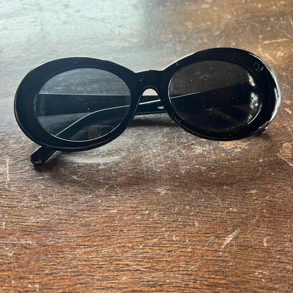 Chic Black Sunglasses
